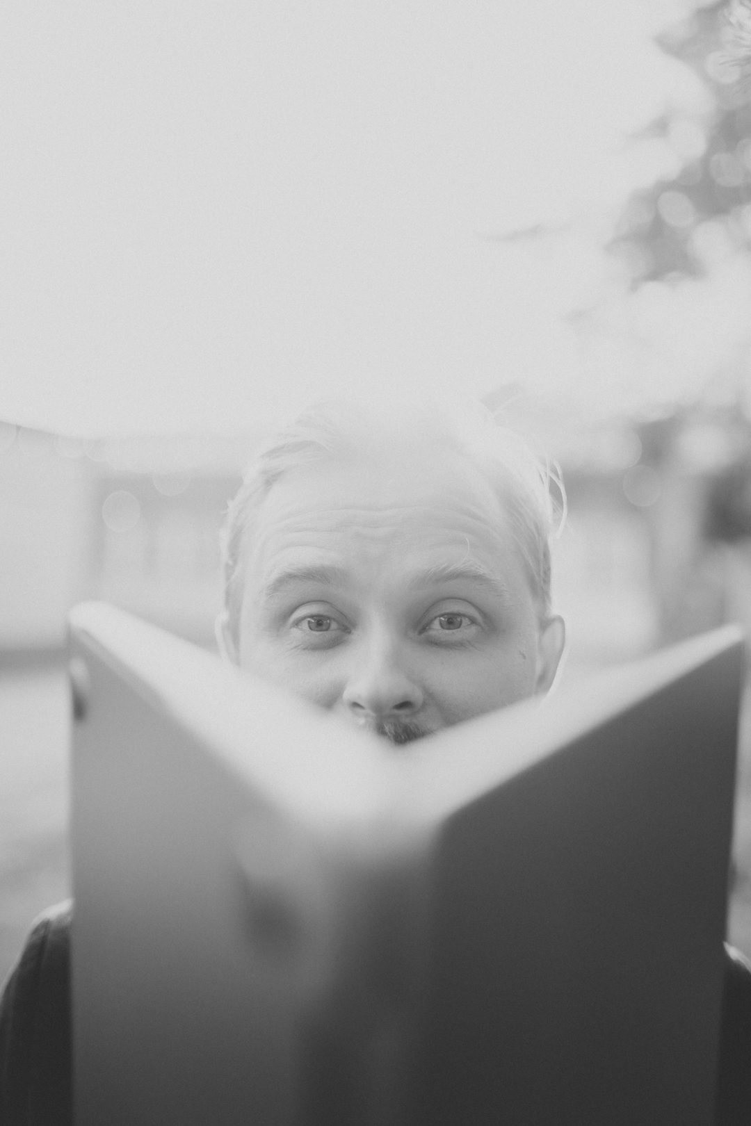 Markus Hav peeking over an open laptop